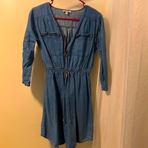 This is a piece from MP Collections and it has a nice leather material.